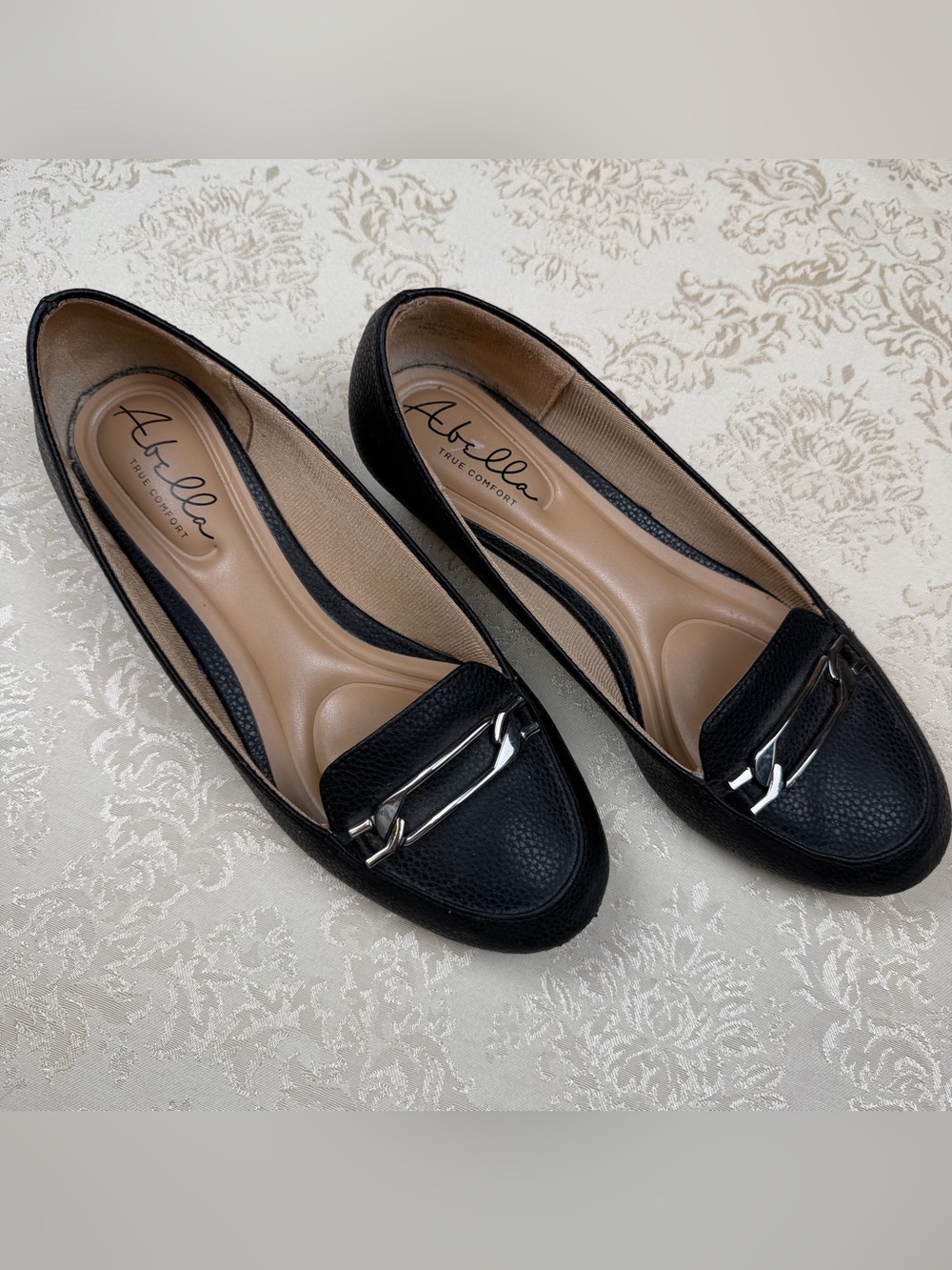 Abella Black Textured Loafers with Silver-Tone Accent, 6